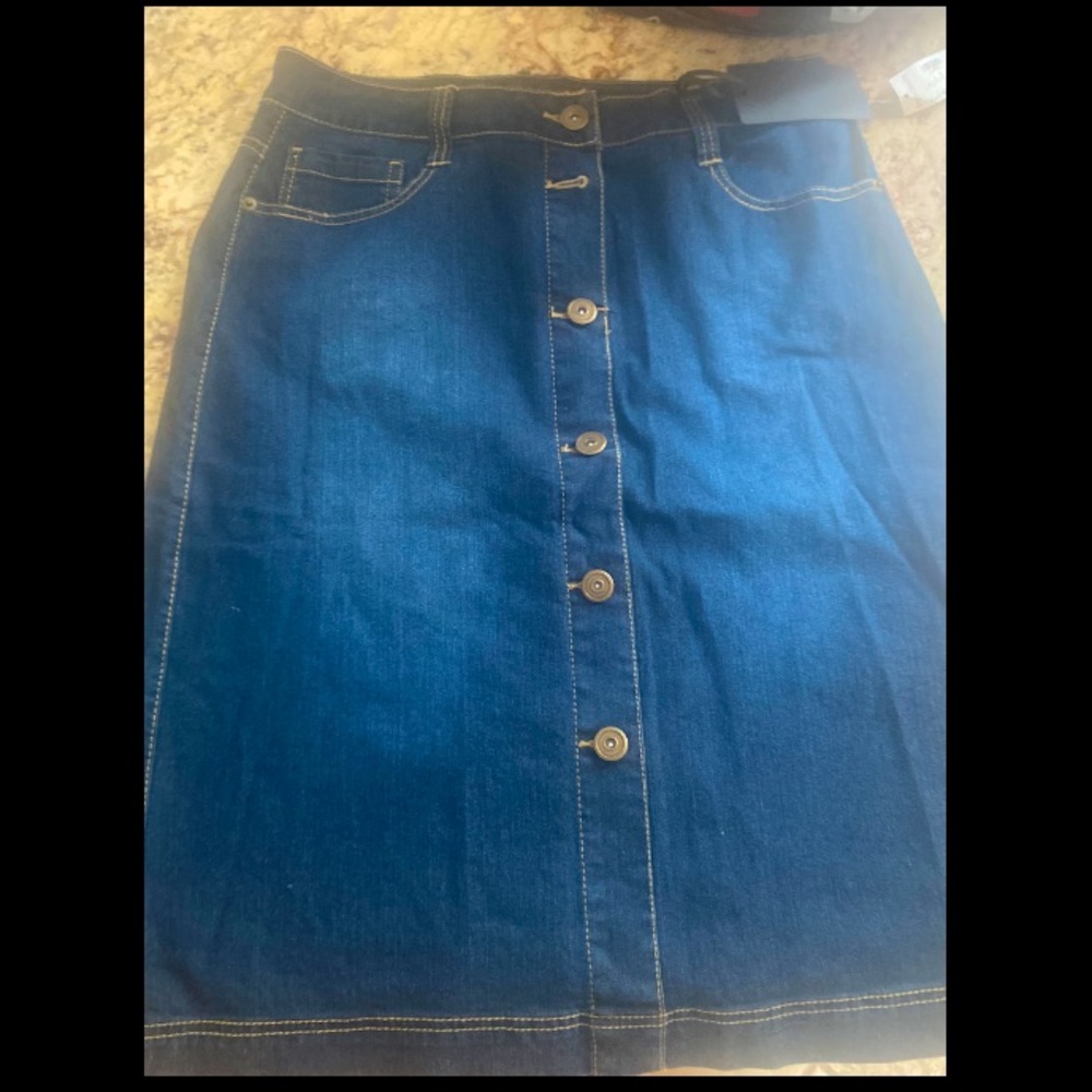 Denim skirt.